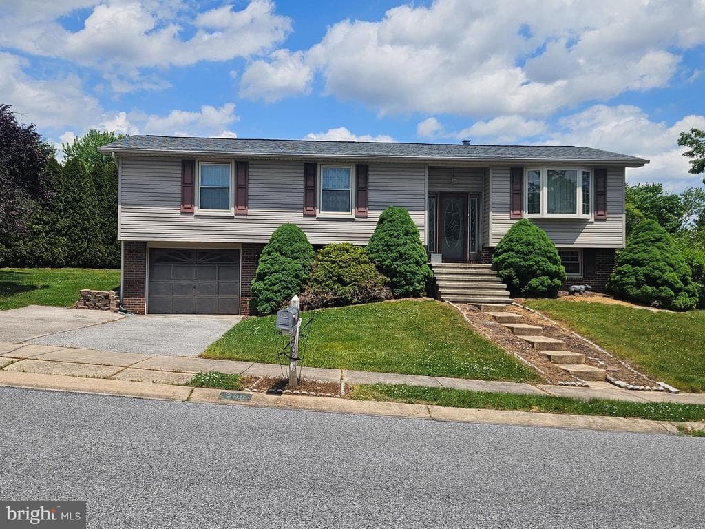208 Willow Drive photo 1