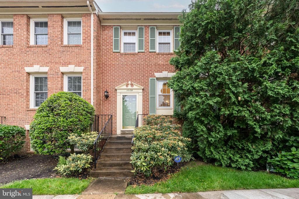 10139 Oakwood Chase Court photo 1