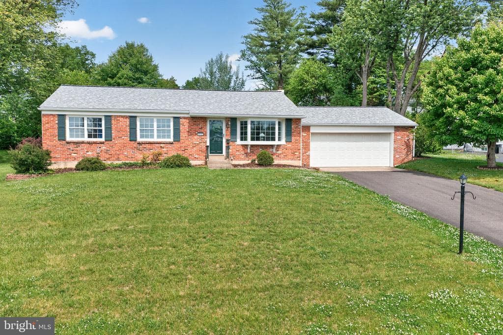 3207 Sharon Lane photo 1