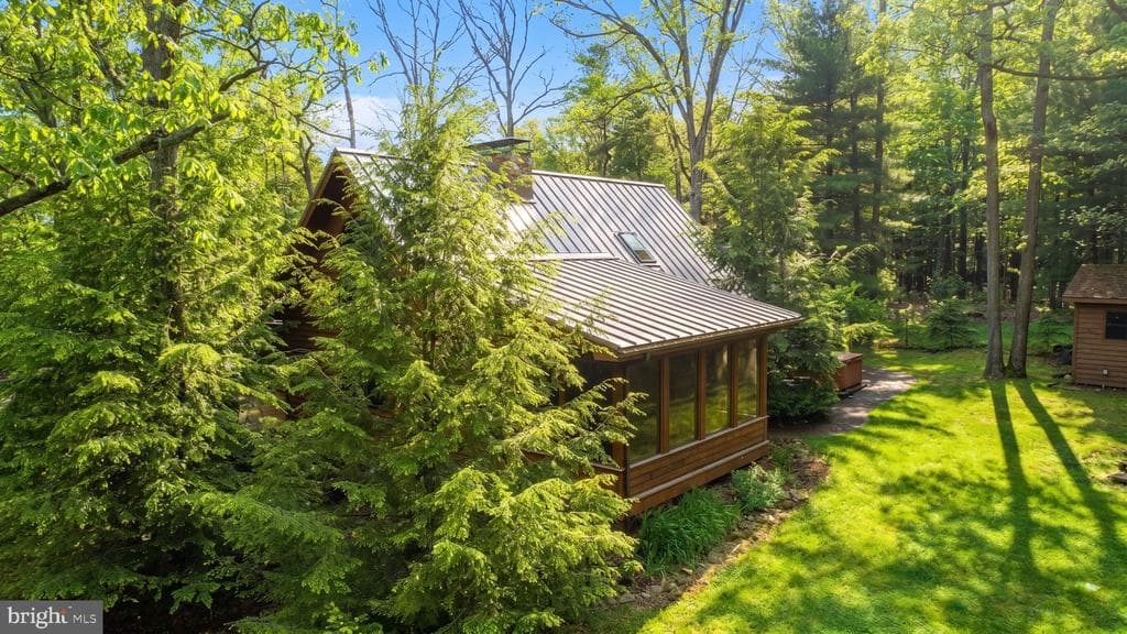 674 Hazelhurst Road photo 1