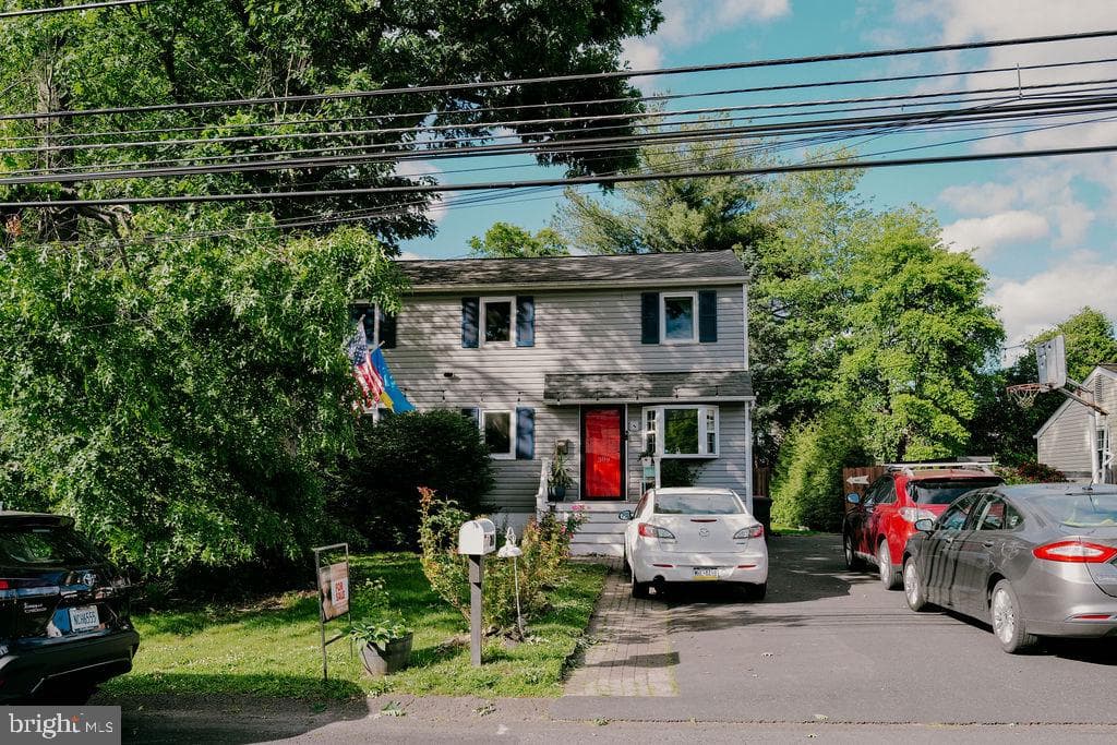 389 Juniper Street photo 1