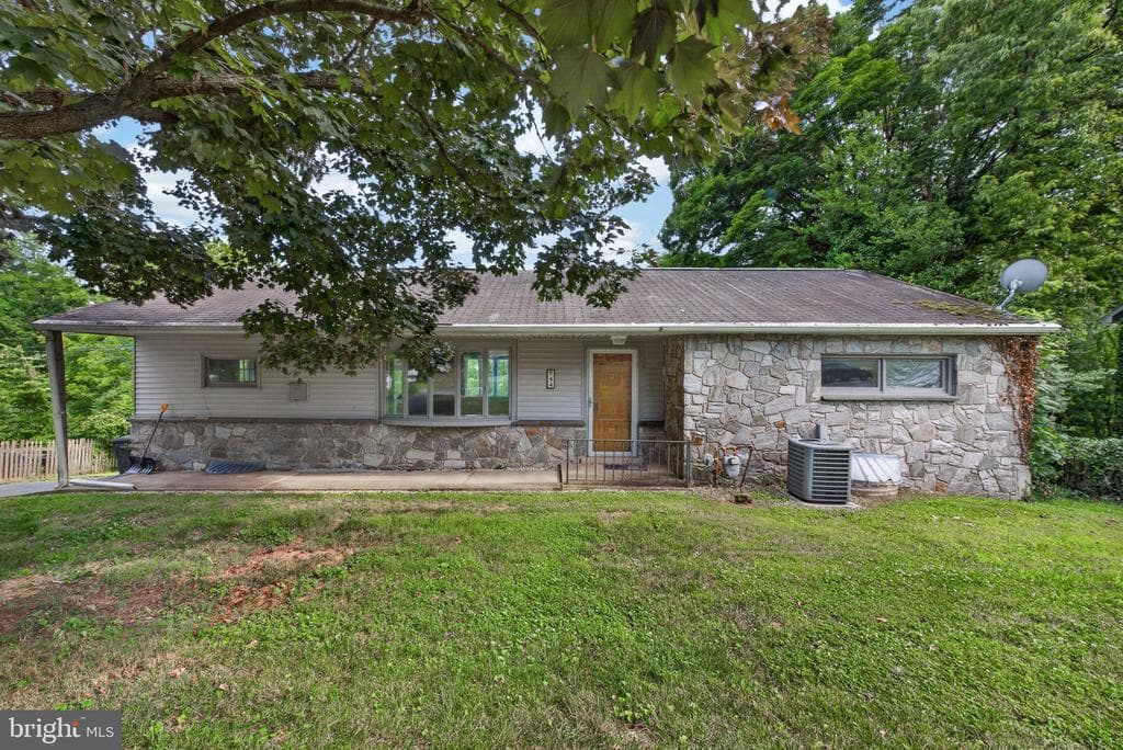 44 Peacock Drive, Lancaster