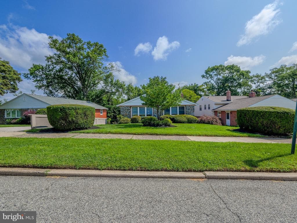 1727 Green Valley Road, Havertown