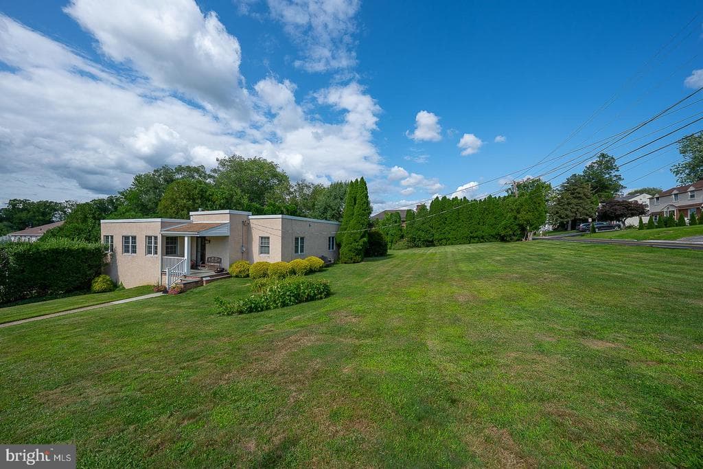 1416 Steel Road, Havertown
