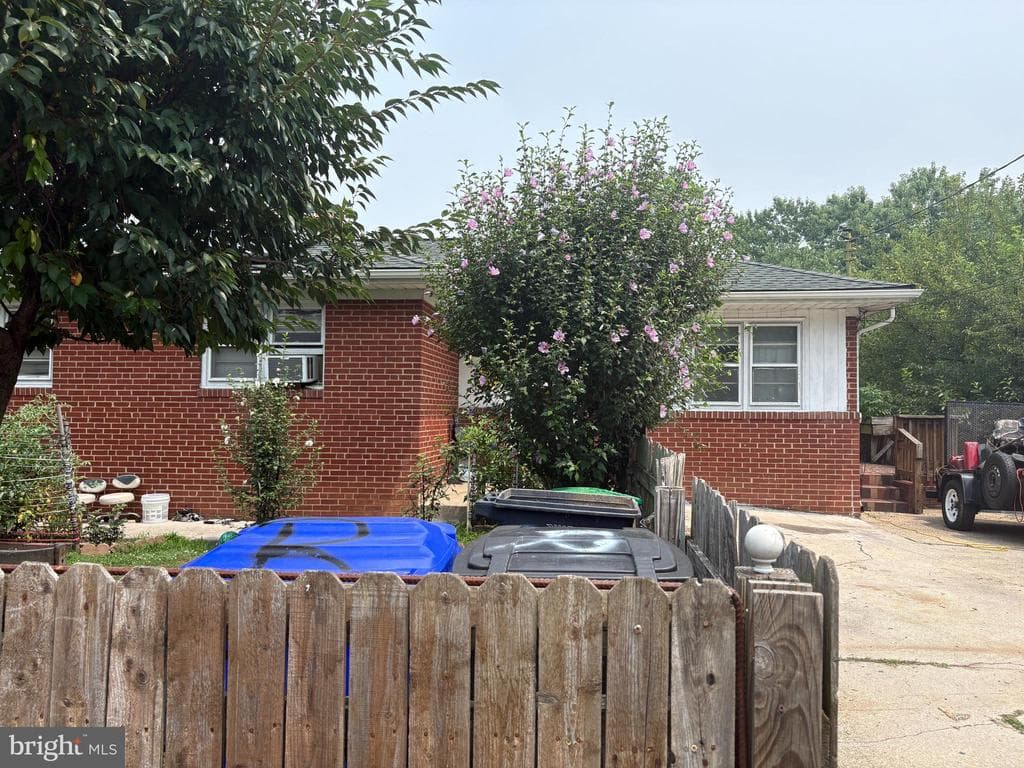 9307 Adelphi Road photo 1
