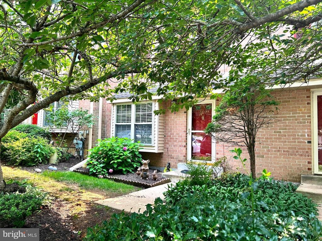 604 Shropshire Drive photo 1