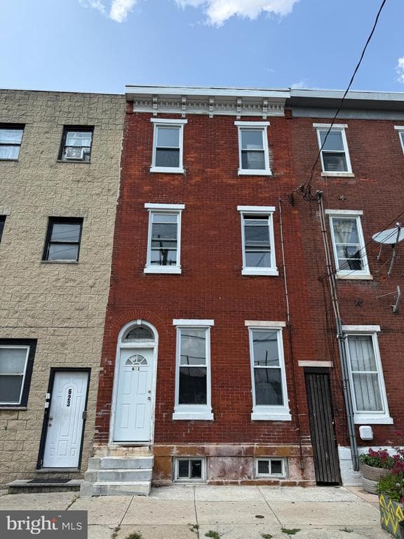 621 Dickinson Street photo 1