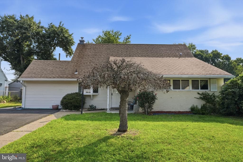 116 Highland Park Drive, Levittown
