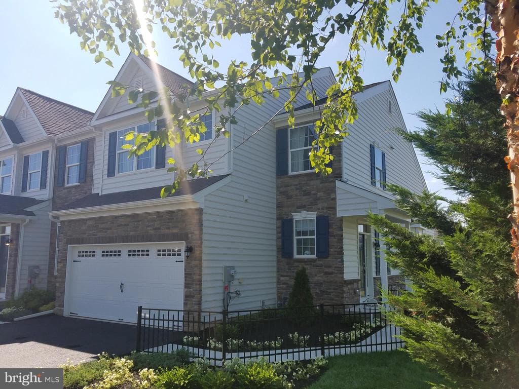 646 Fountain View Circle #hm01 photo 1