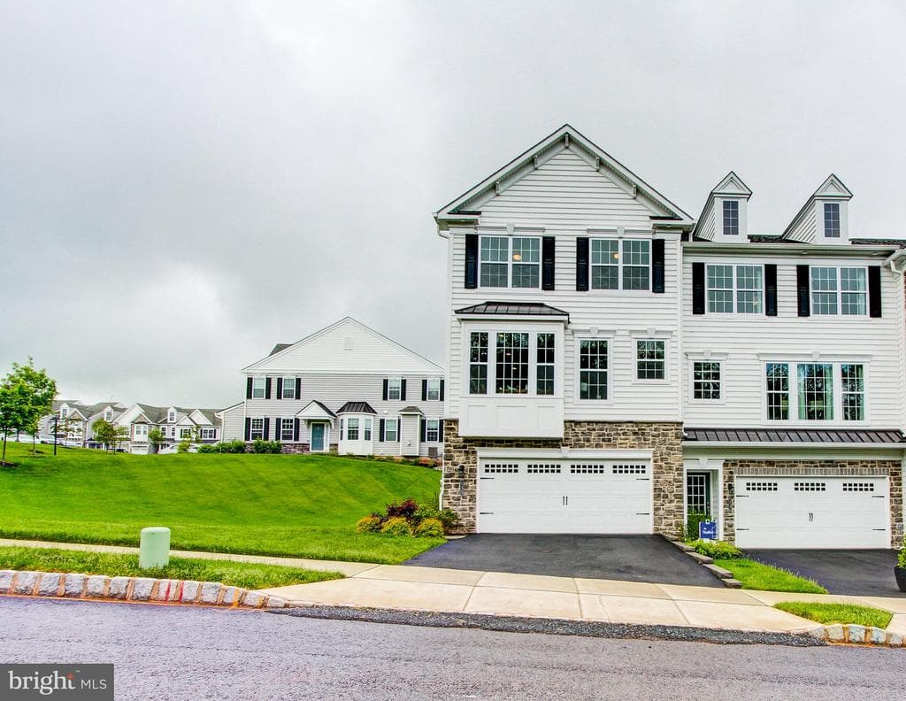 135 Woodwinds Drive photo 1
