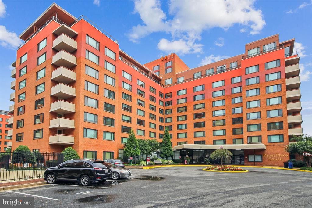 1121 Arlington Boulevard #724 photo 1