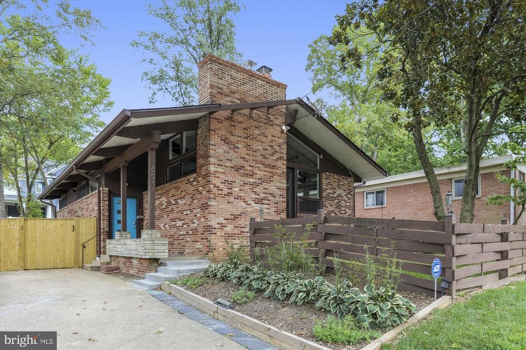 5511 Huntington Parkway photo 1