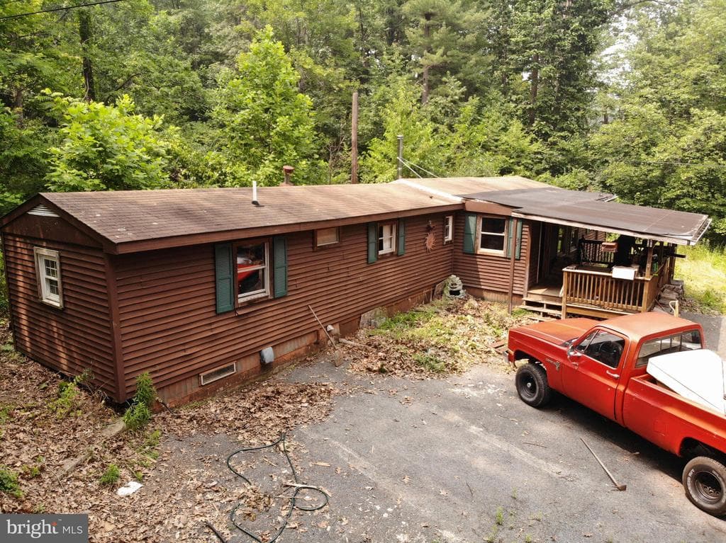 812 Lincoln Way W photo 1