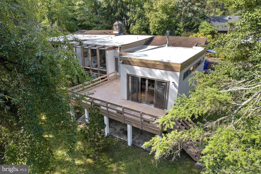 435 Crescent Road photo 1
