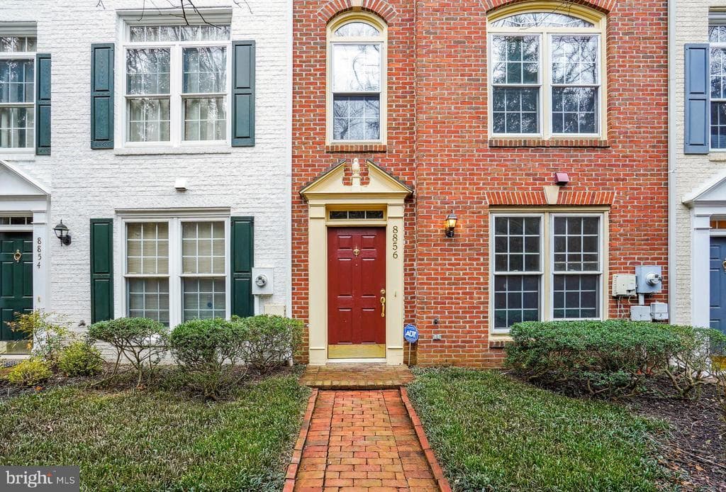 8856 Mansion View Court photo 1