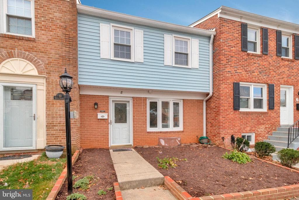 8 Silver Kettle Court photo 1