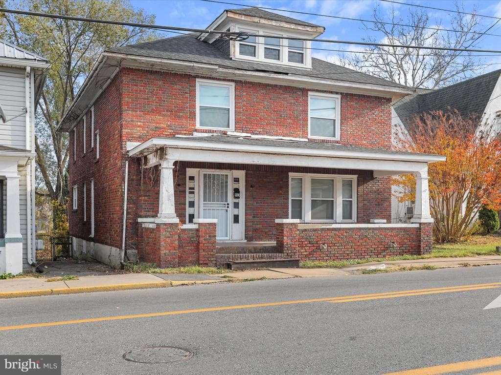 913 N Queen Street photo 1