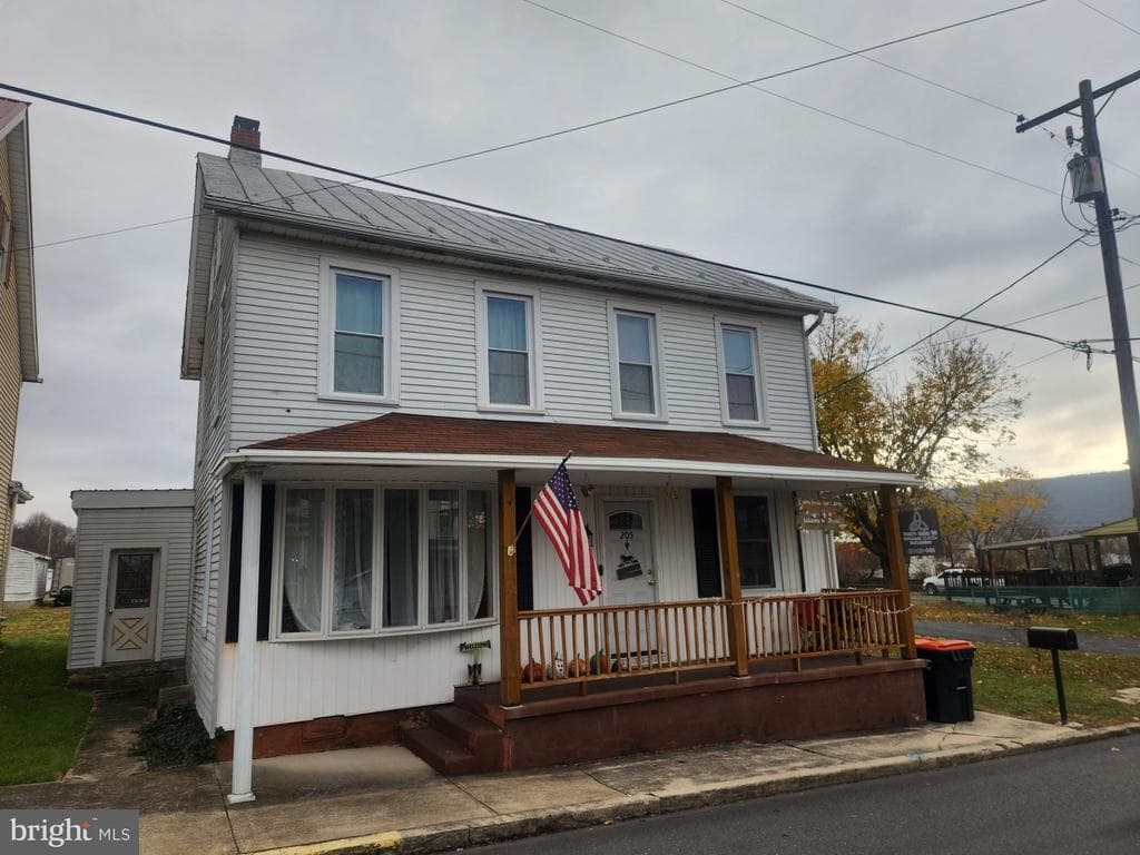 205 N Keystone Street photo 1