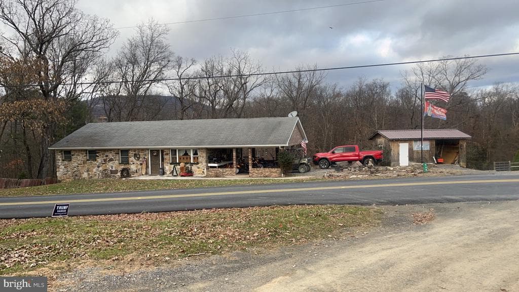 560 Frosty Hollow Rd photo 1