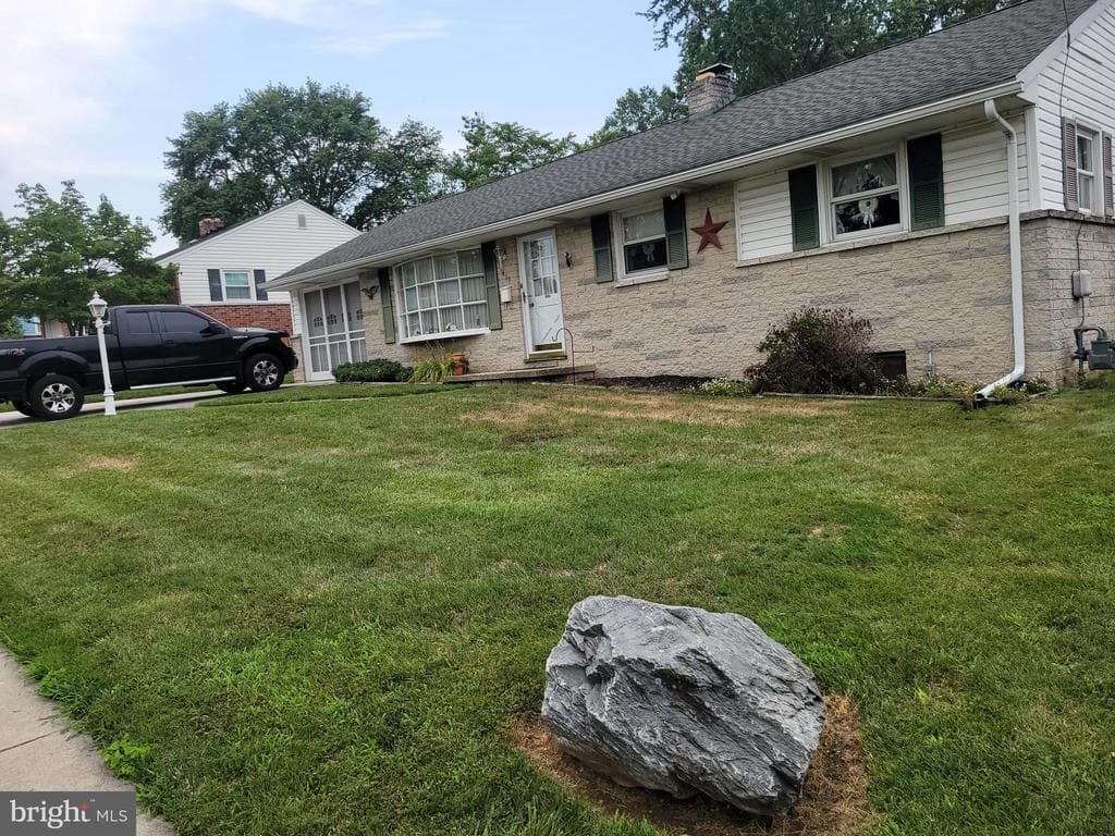413 Leaman Lane photo 1