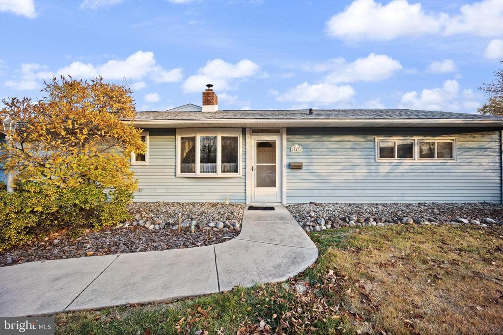 147 Willow Drive photo 1