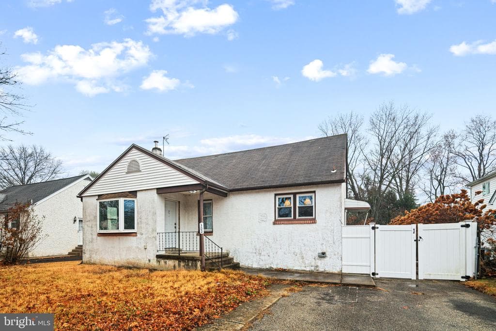 302 Rogers Road photo 1