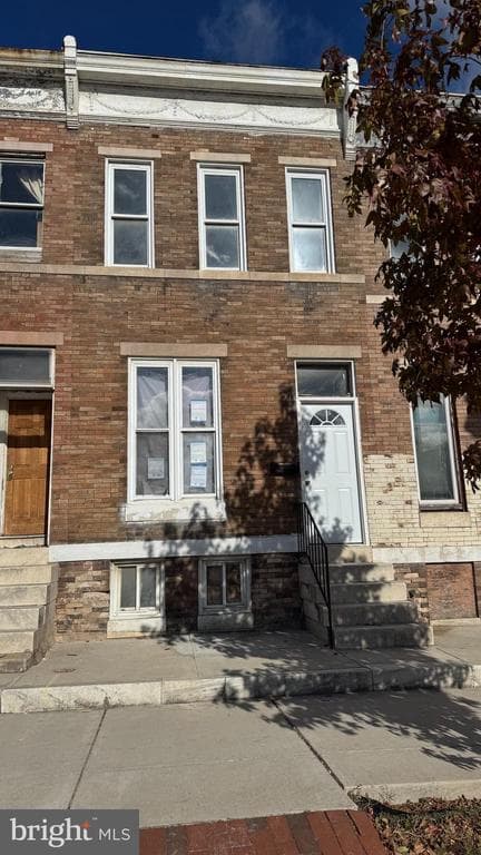 1822 E North Avenue photo 1
