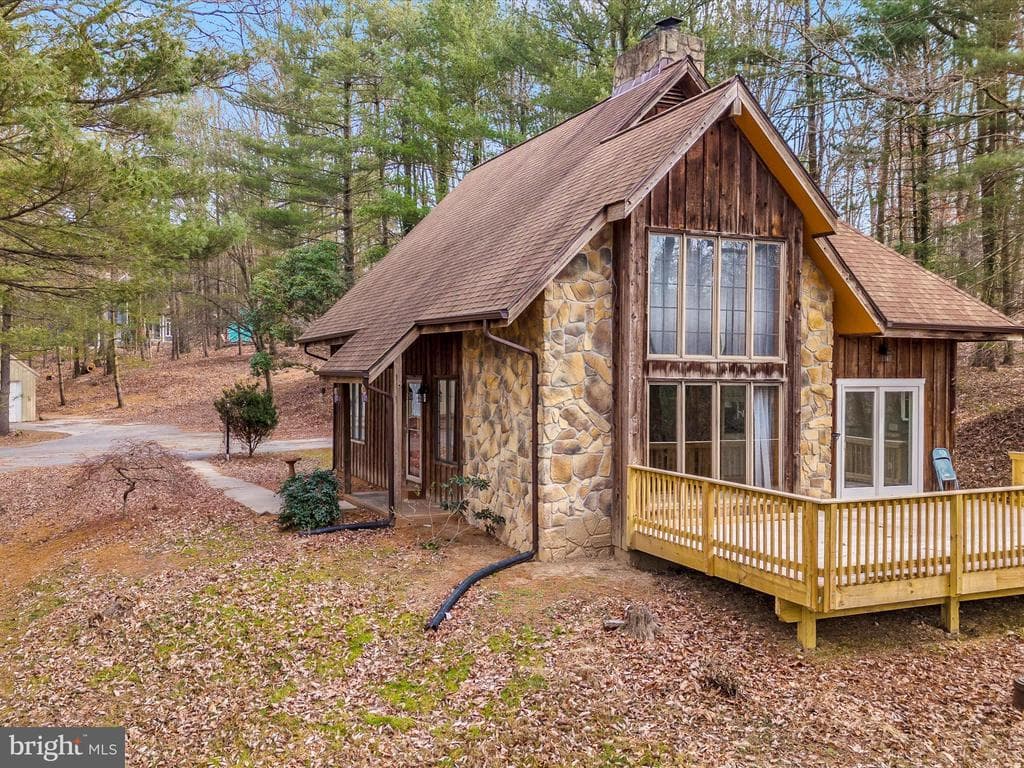 7407 Woodville photo 1