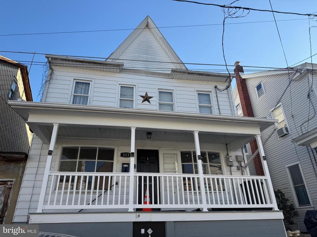 223 N Vine photo 1