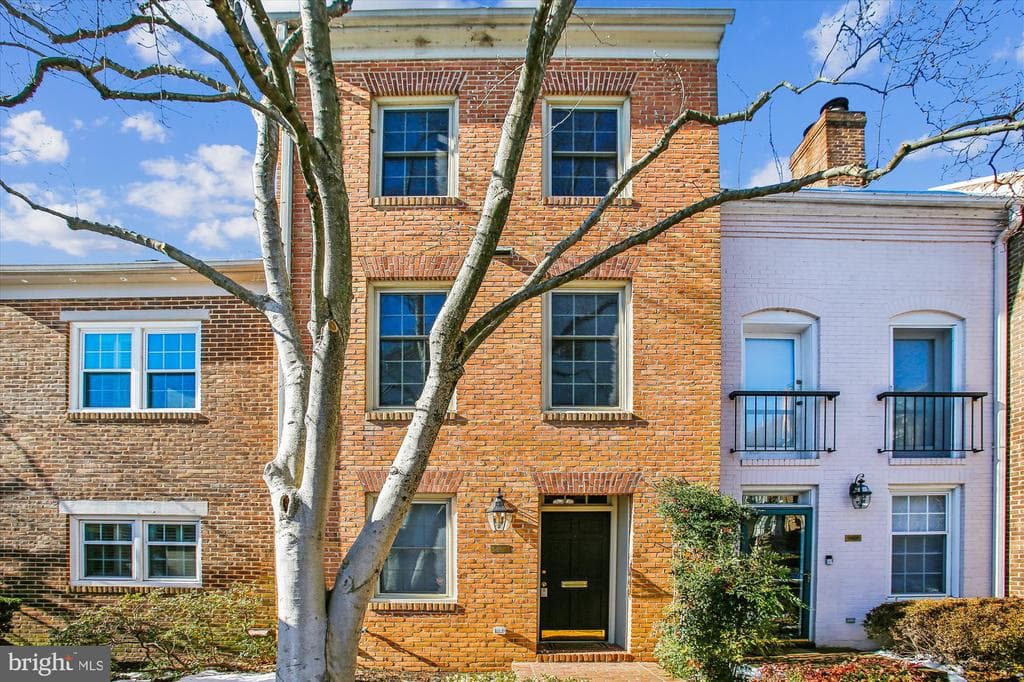 1162 N Pitt Street photo 1