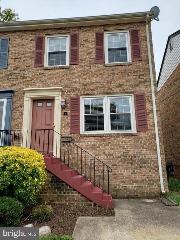 19 E Myrtle Street photo 1