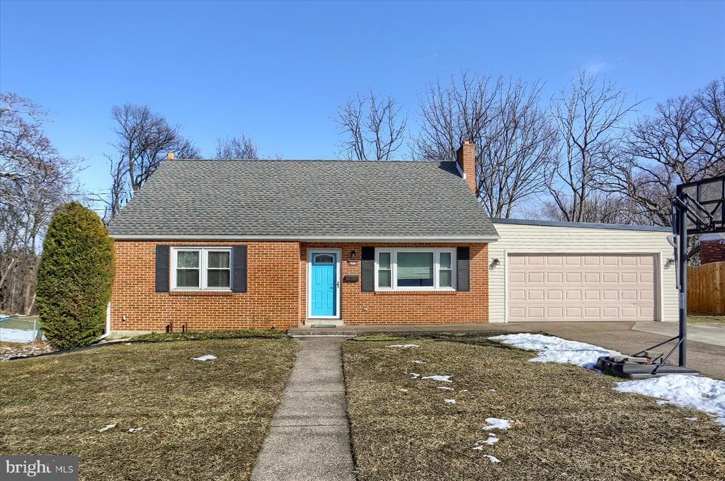 6774 Lehigh Avenue photo 1