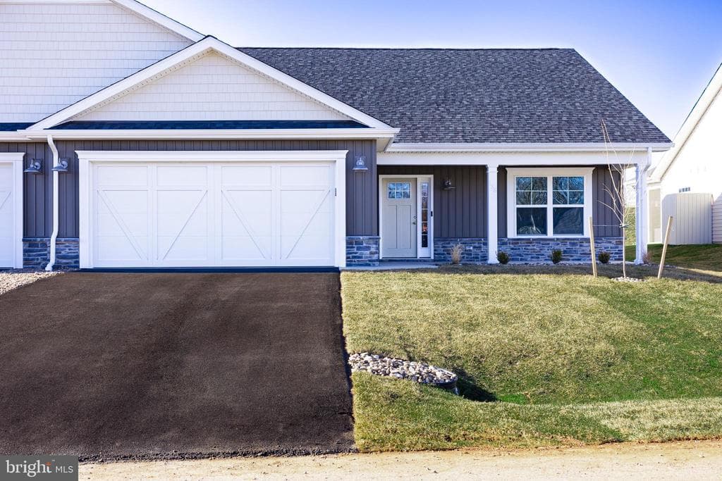 186 Dripping Spring Drive photo 1