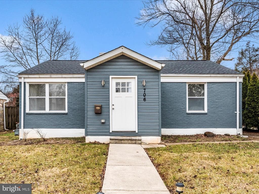 706 Greenwood Road photo 1