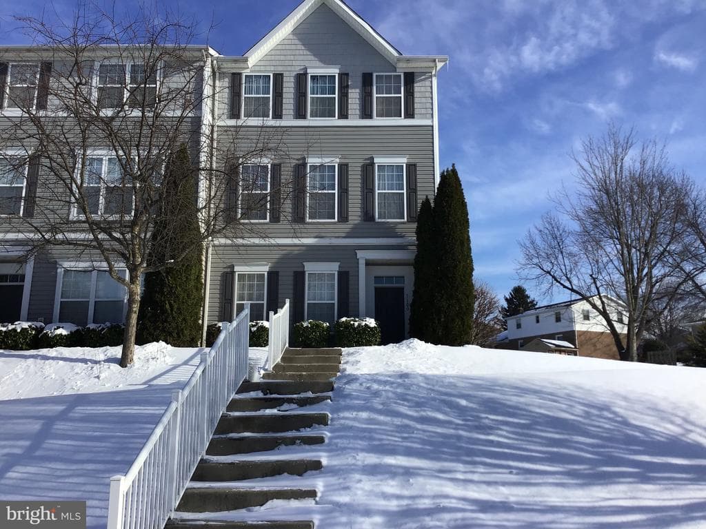 1100 Blue Bird Lane photo 1