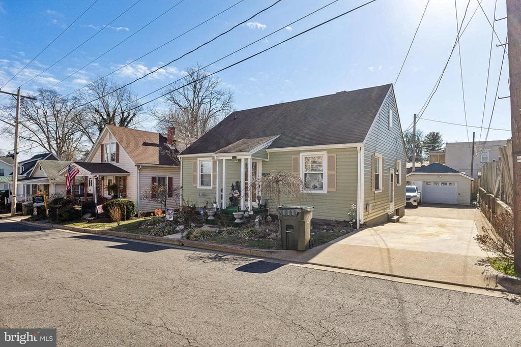 115 E Stevens Street photo 1