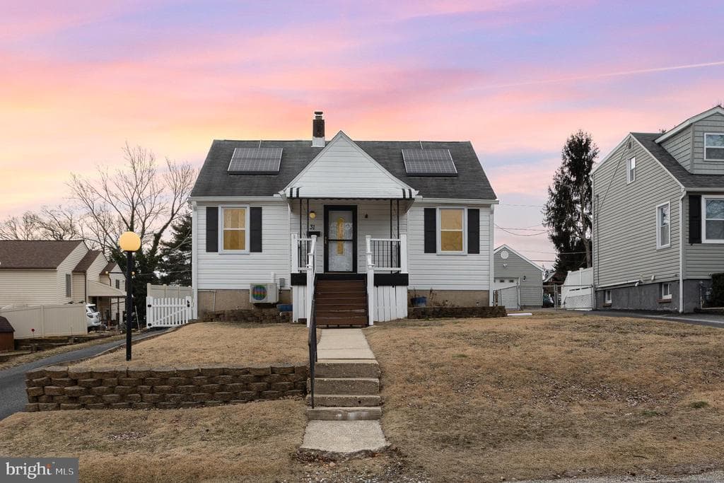 31 Evans Avenue photo 1