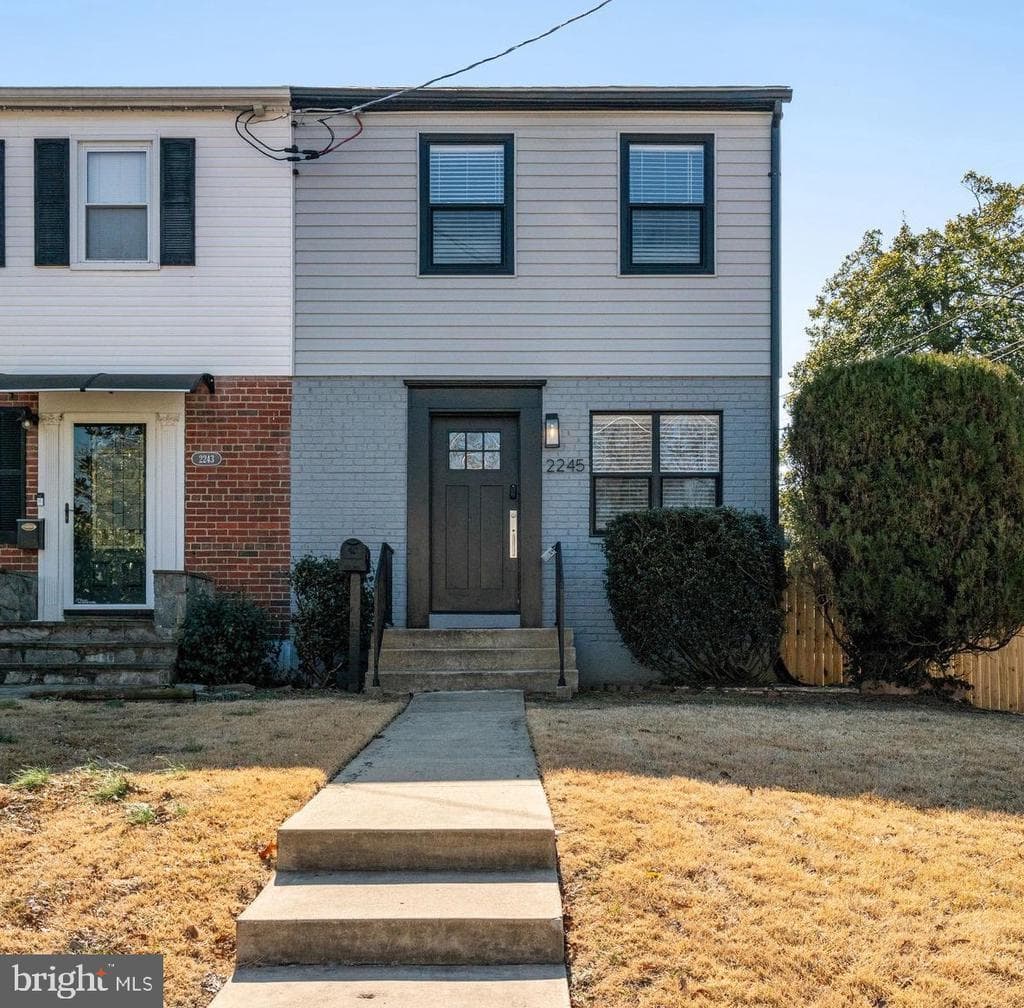 2245 Roanoke Drive photo 1