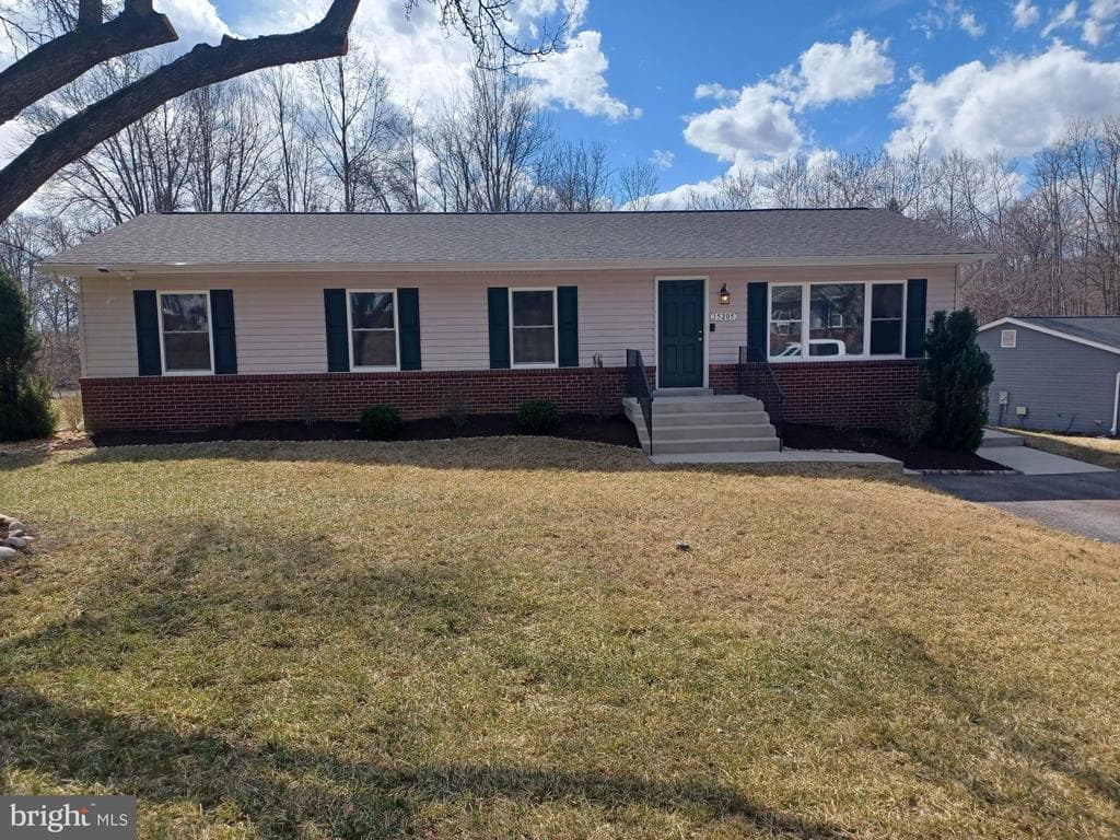 15205 Peerless Avenue photo 1