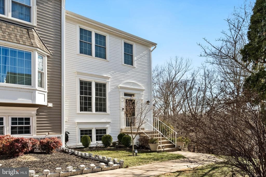 6915 Compton Lane photo 1