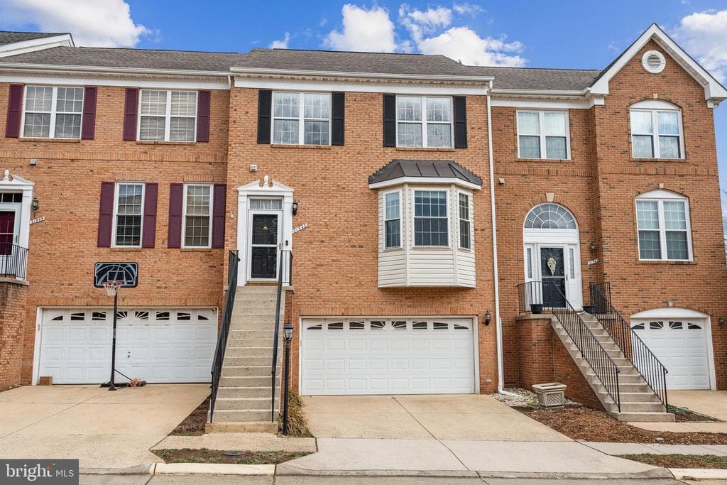 21543 Trowbridge Square photo 1