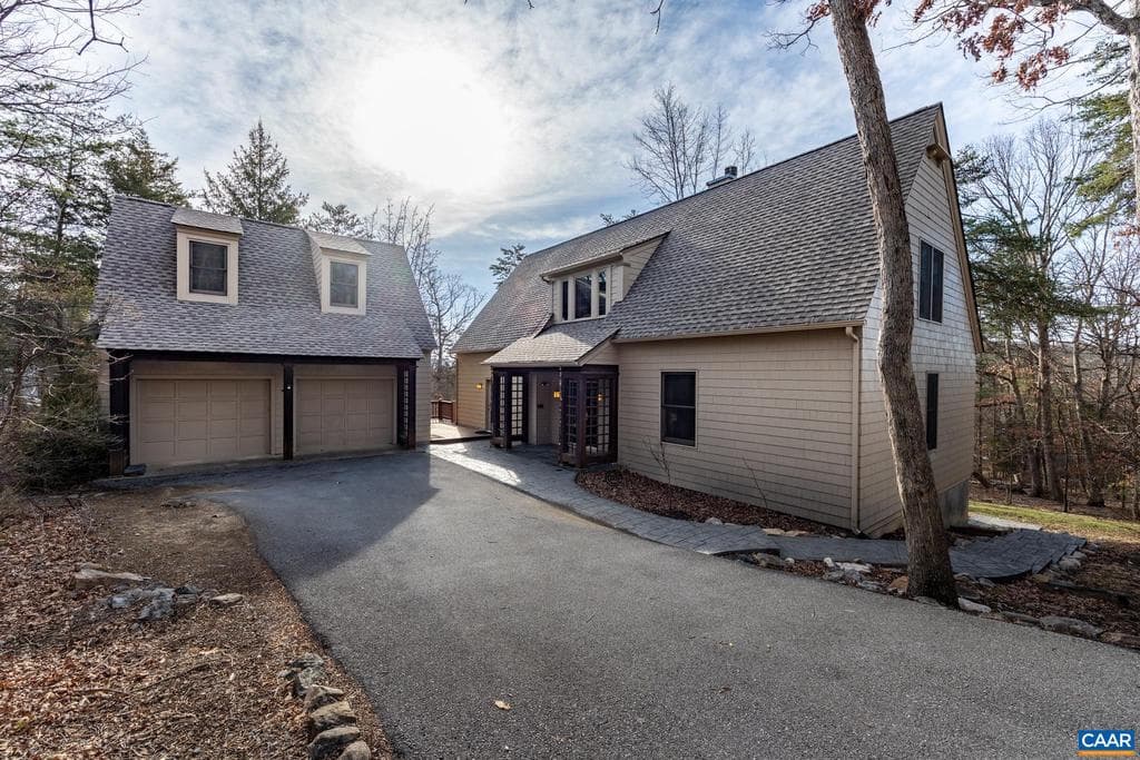 129 Martin Ln photo 1