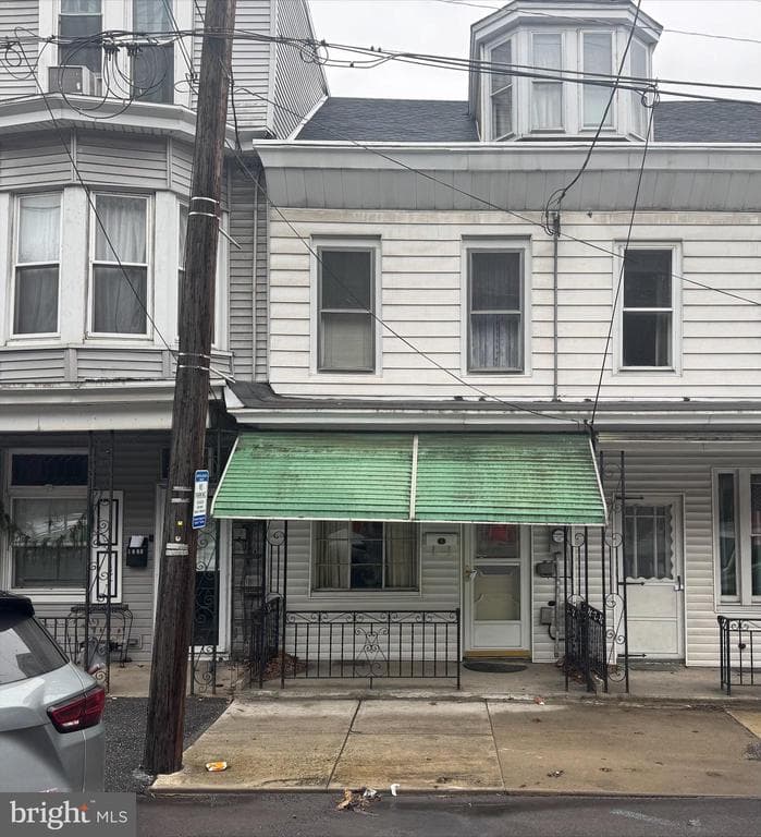 1218 E Centre St photo 1