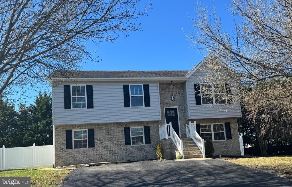 140 Hillview Drive photo 1