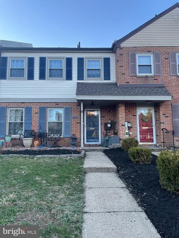 123 Garrison Court photo 1