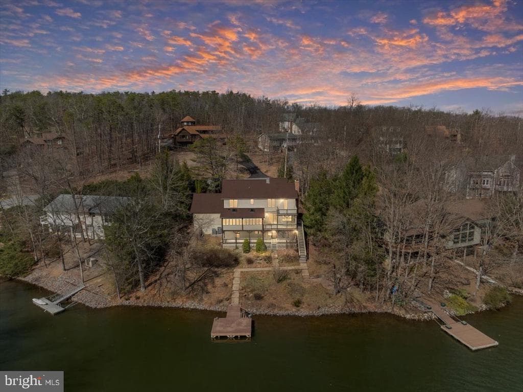 1025 Lakeview Drive photo 1