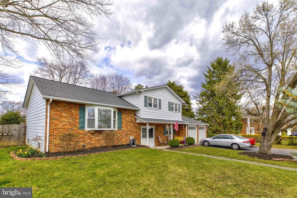 128 Country Club Circle photo 1