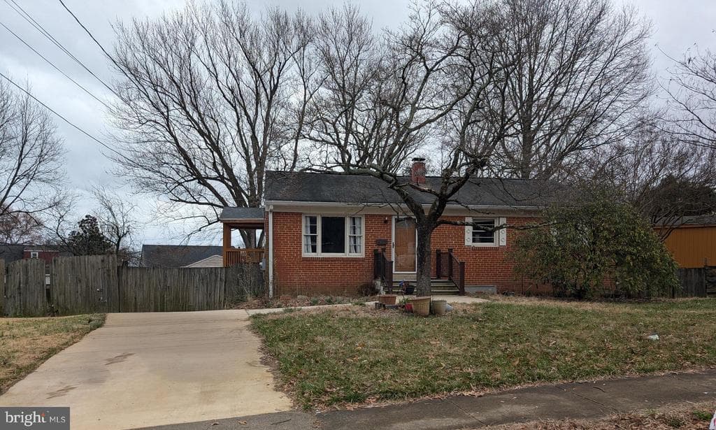 2005 York Drive photo 1