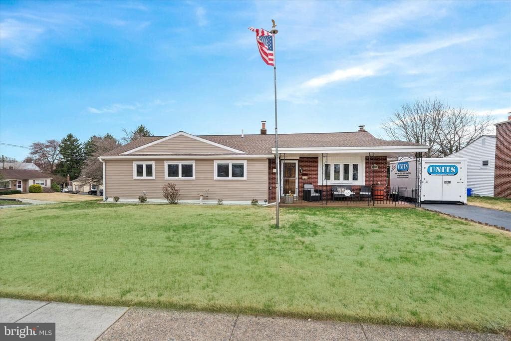 4204 N Bent Lane photo 1