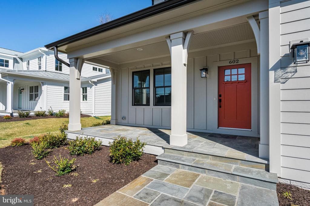 602 Martin Avenue photo 1